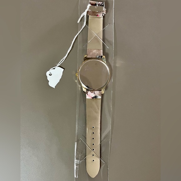 Pink Watch - Picture 3 of 6